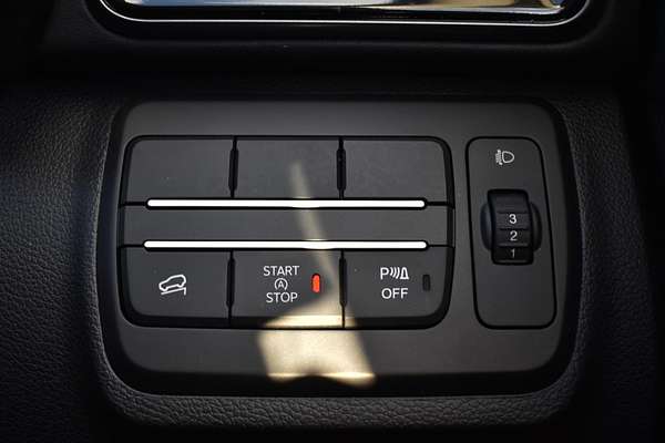 2025 Mahindra XUV3XO AX7L