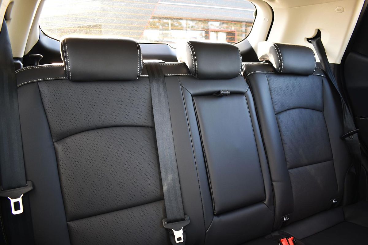 2025 Mahindra XUV3XO AX7L