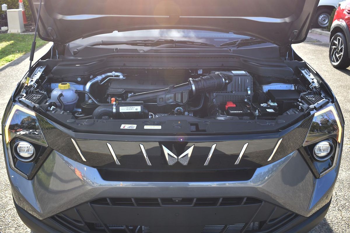 2025 Mahindra XUV3XO AX7L