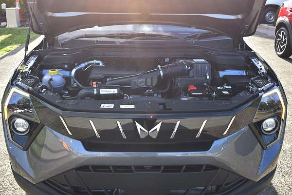 2025 Mahindra XUV3XO AX7L