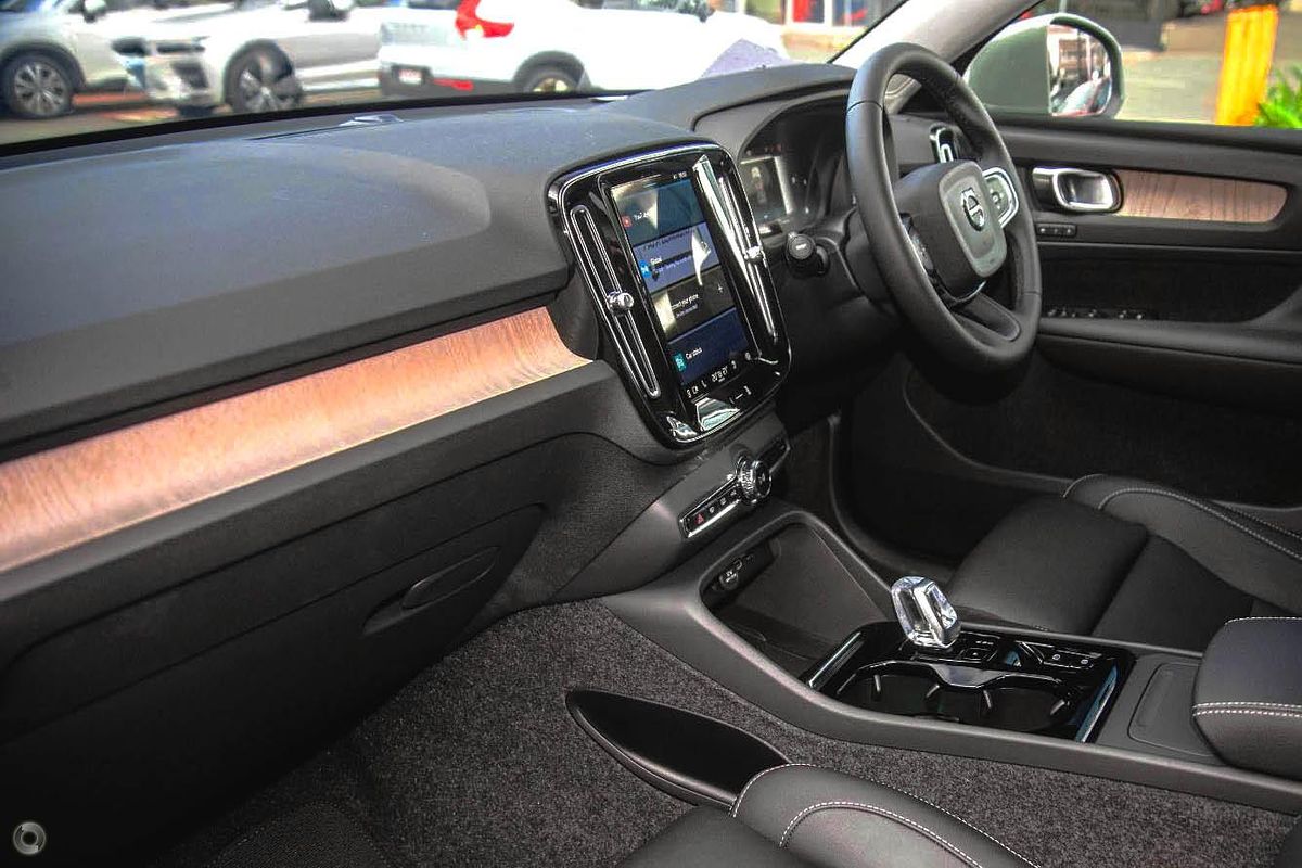 2024 Volvo XC40 Ultra B4 Bright