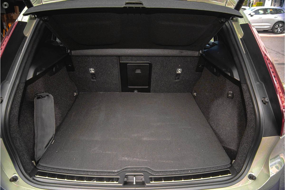 2024 Volvo XC40 Ultra B4 Bright