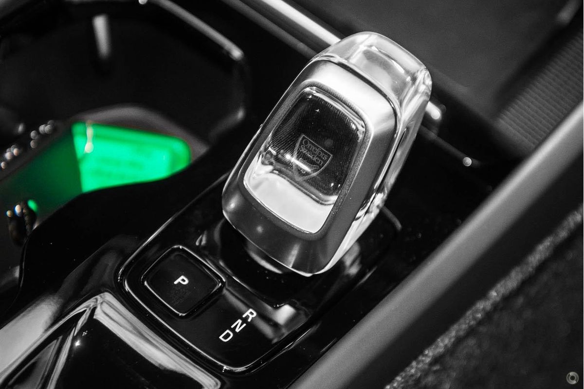 2024 Volvo XC40 Ultra B4 Bright