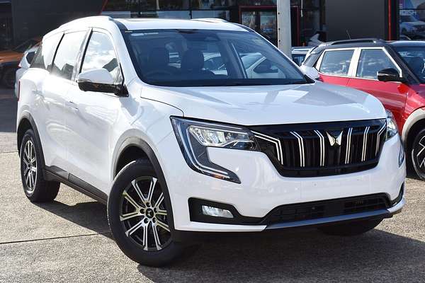 2025 Mahindra XUV700 AX7L