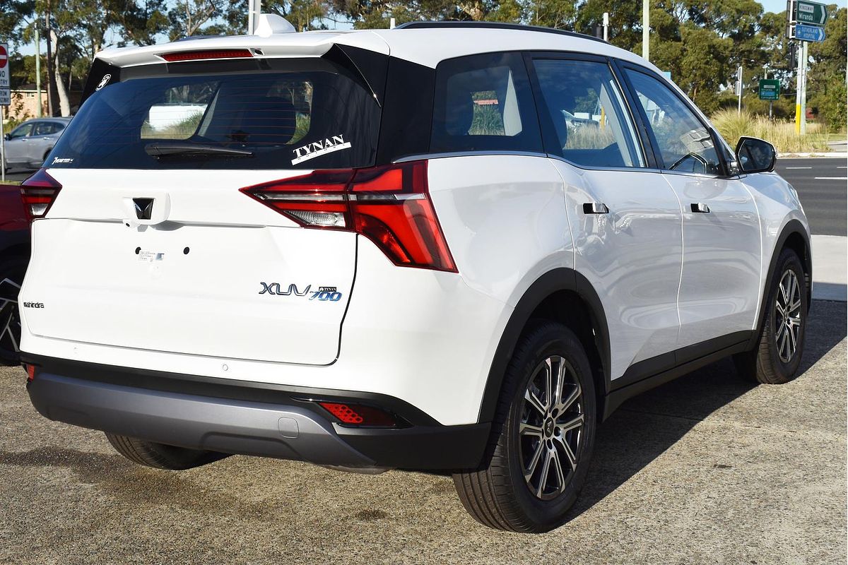 2025 Mahindra XUV700 AX7L