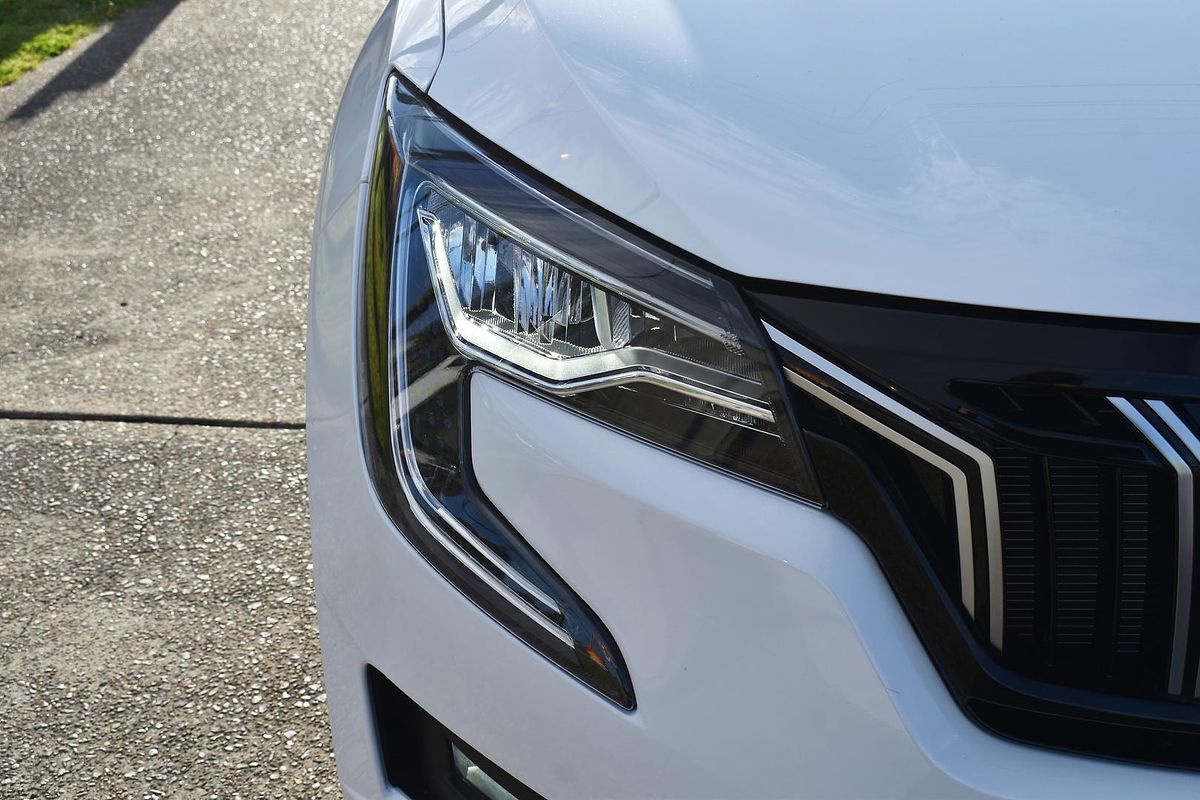 2025 Mahindra XUV700 AX7L
