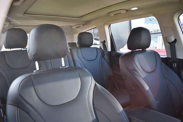 2025 Mahindra XUV700 AX7L