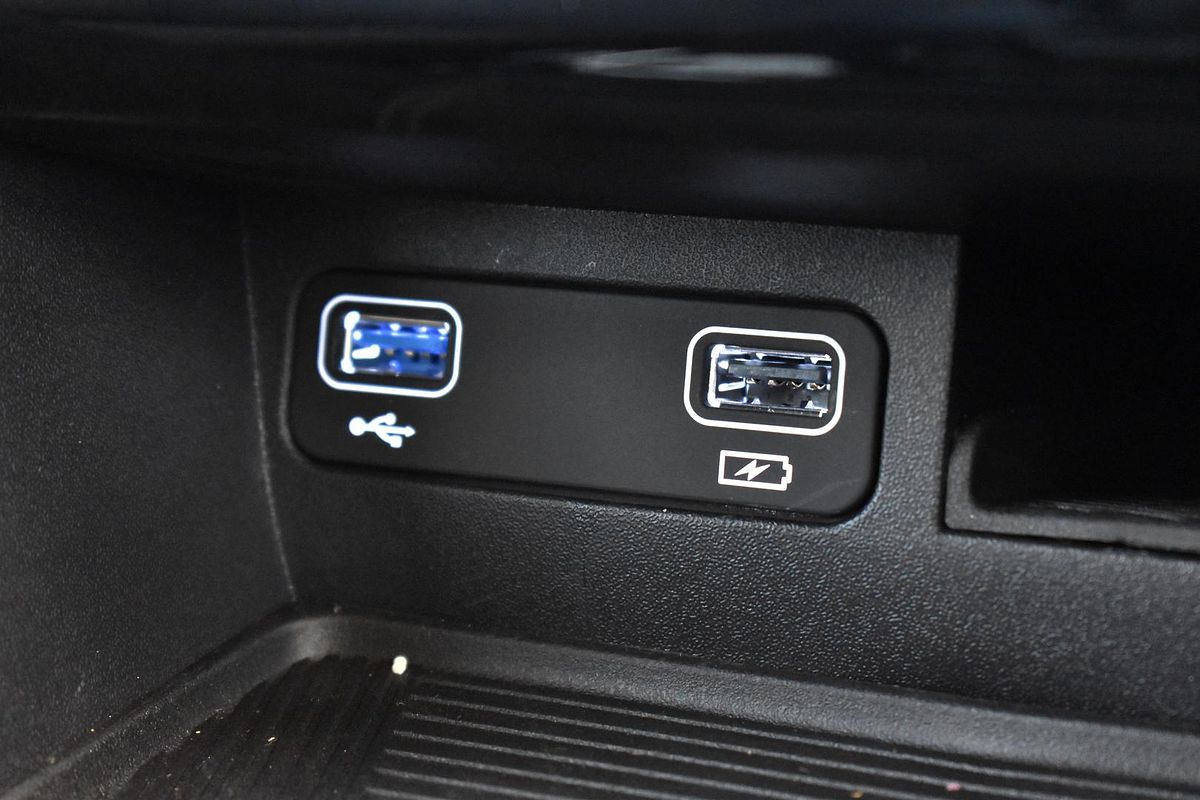 2025 Mahindra XUV700 AX7L