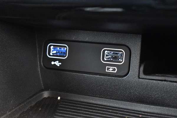 2025 Mahindra XUV700 AX7L