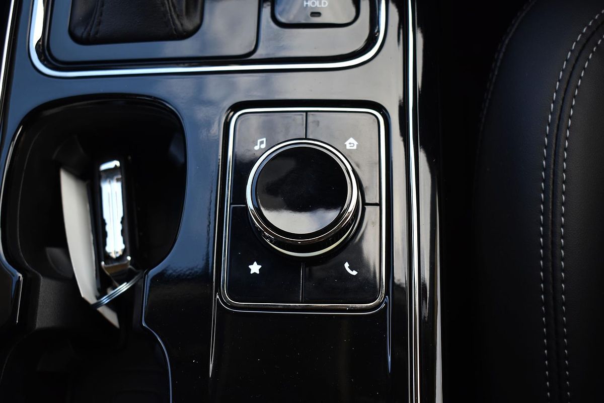 2025 Mahindra XUV700 AX7L
