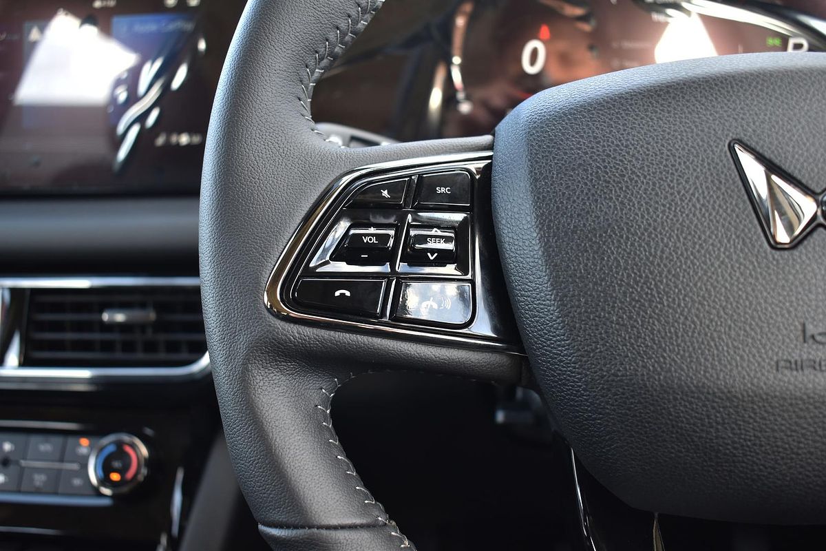 2025 Mahindra XUV700 AX7L