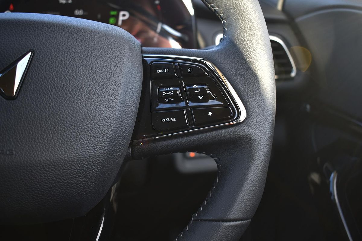 2025 Mahindra XUV700 AX7L