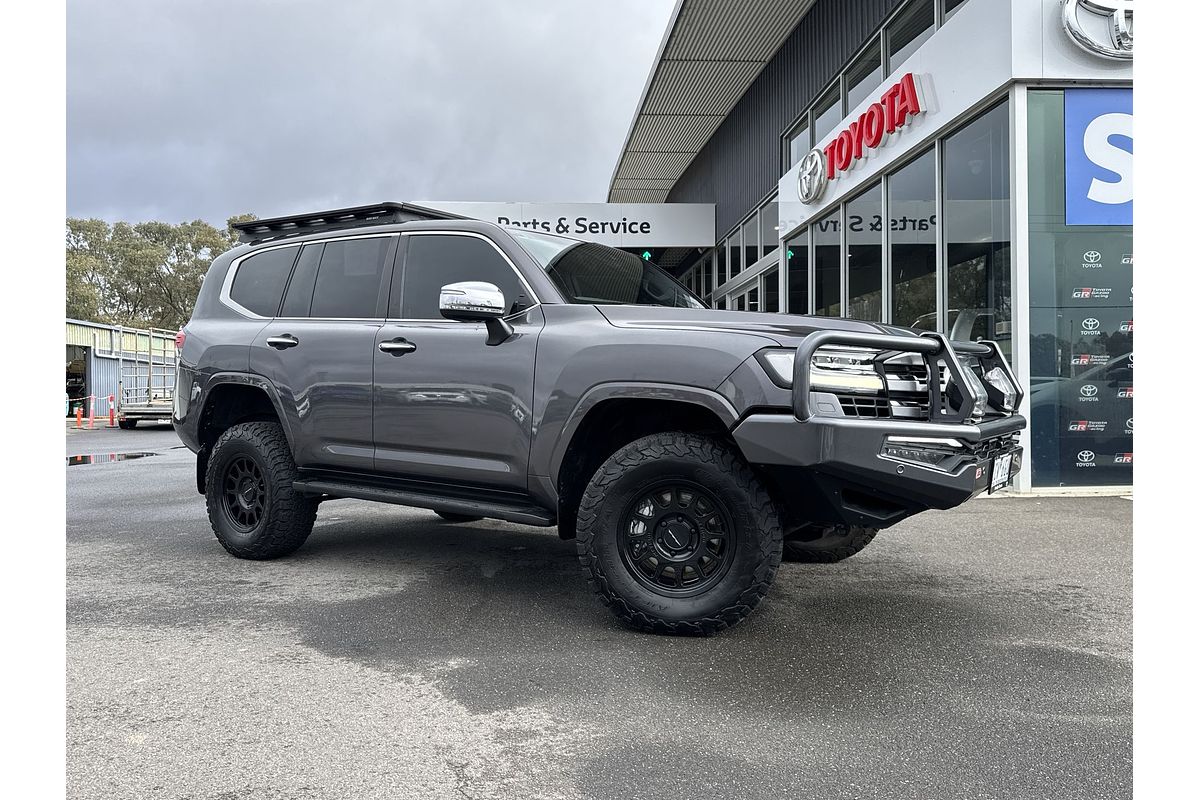 2022 Toyota Landcruiser Sahara FJA300R