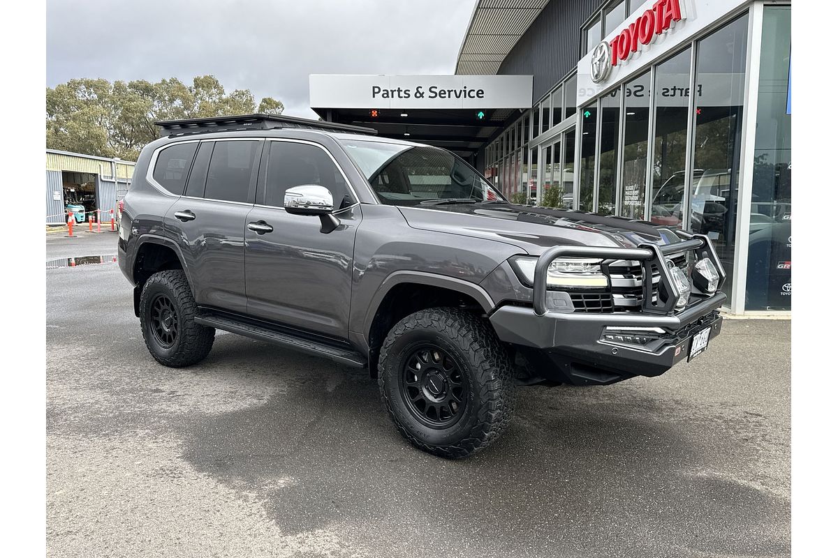 2022 Toyota Landcruiser Sahara FJA300R