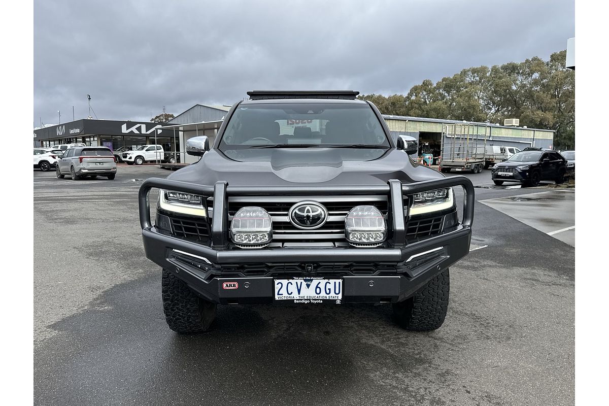 2022 Toyota Landcruiser Sahara FJA300R