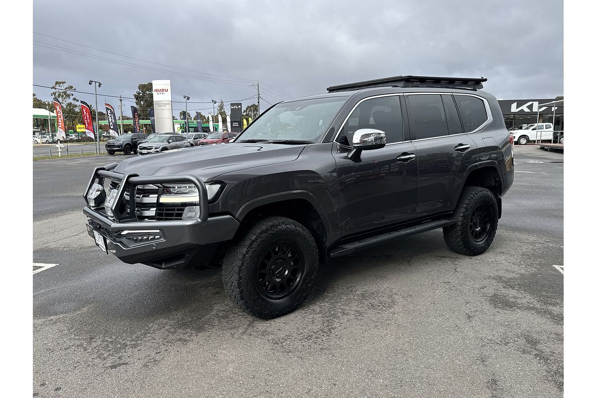 2022 Toyota Landcruiser Sahara FJA300R