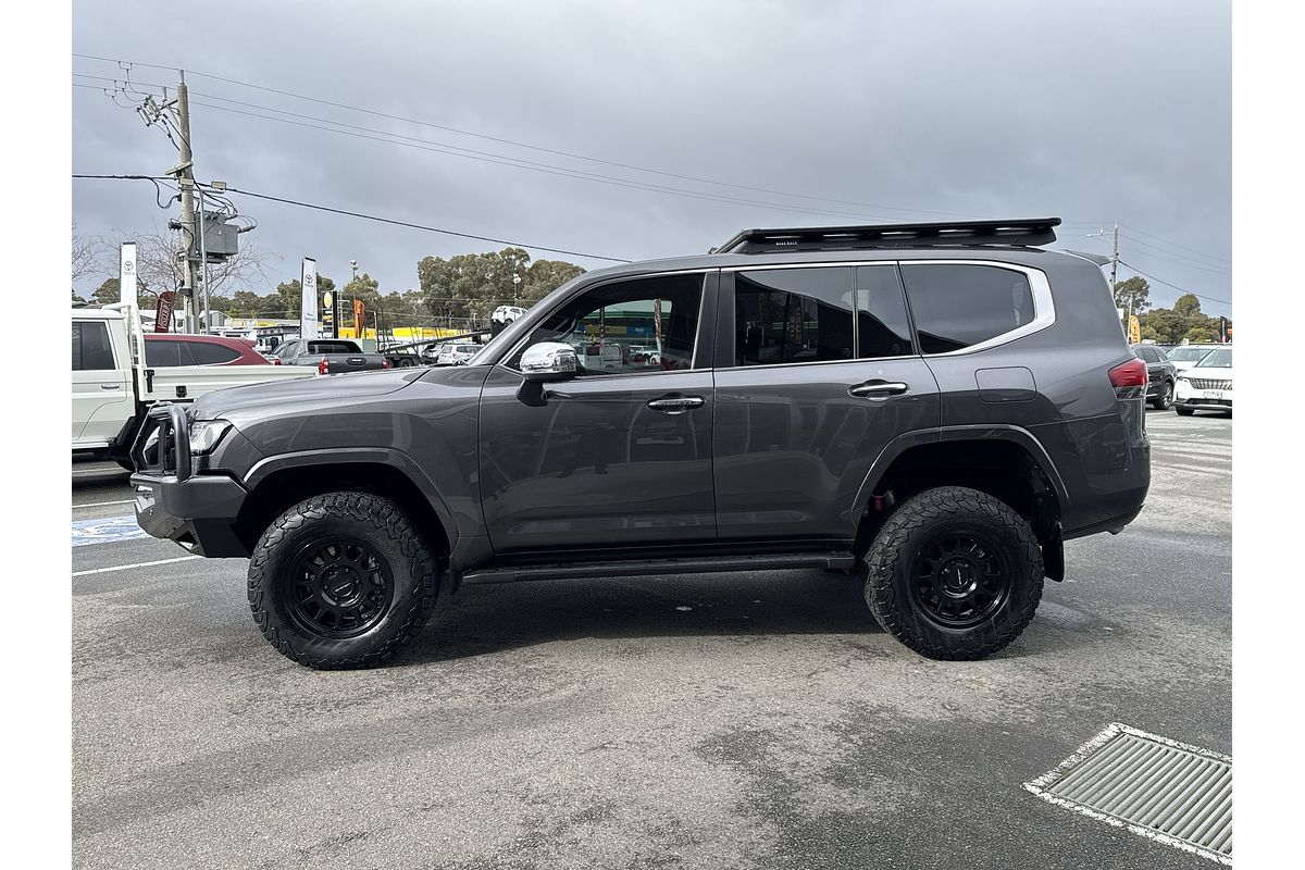 2022 Toyota Landcruiser Sahara FJA300R