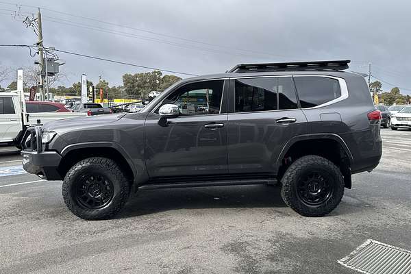2022 Toyota Landcruiser Sahara FJA300R