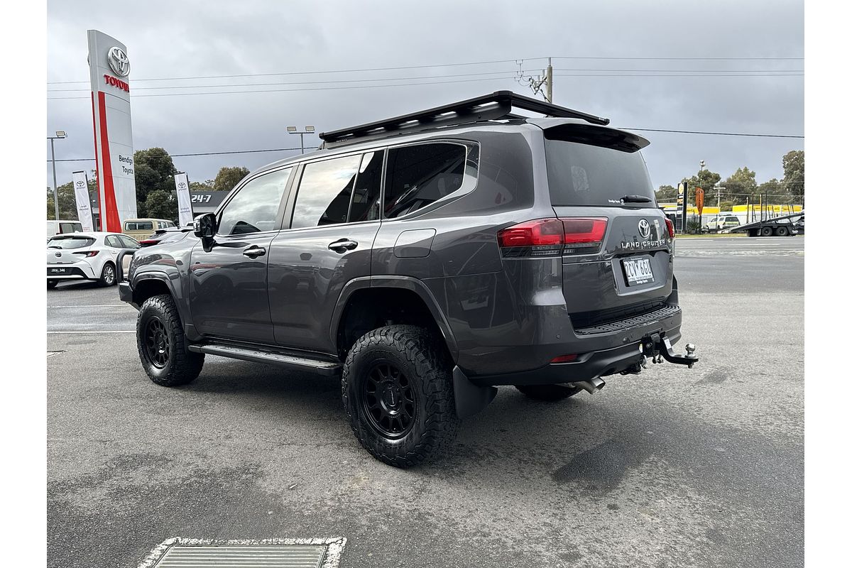 2022 Toyota Landcruiser Sahara FJA300R