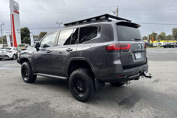 2022 Toyota Landcruiser Sahara FJA300R