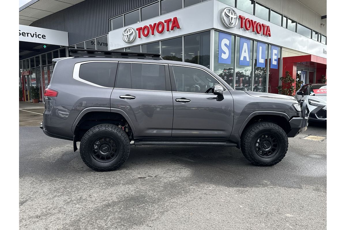 2022 Toyota Landcruiser Sahara FJA300R