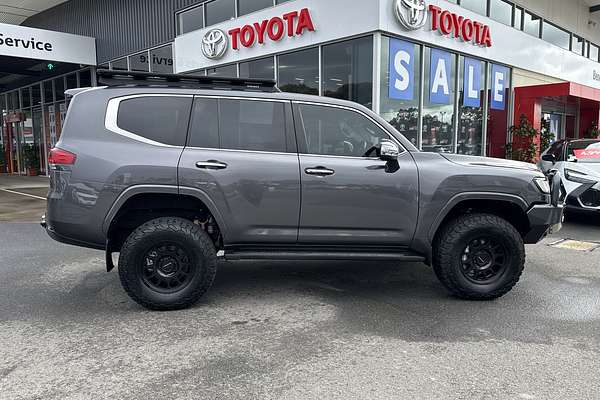 2022 Toyota Landcruiser Sahara FJA300R