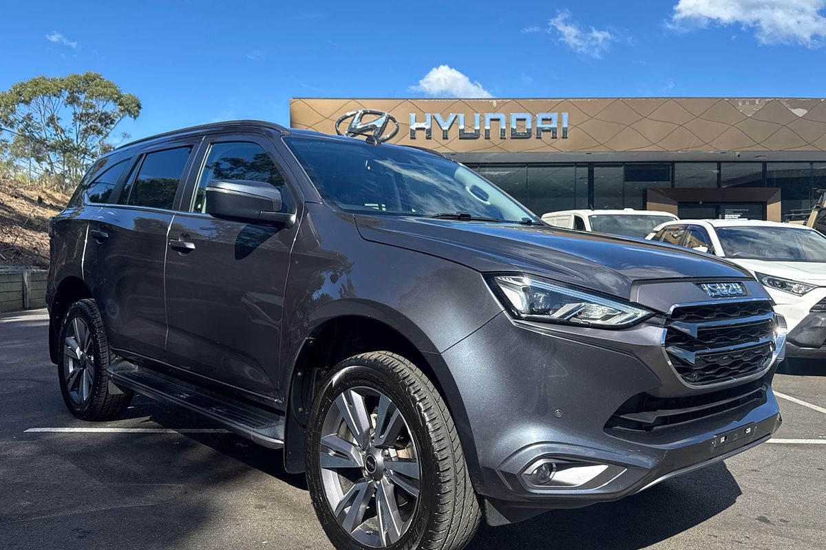 2022 Isuzu MU-X LS-T