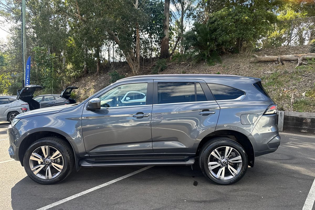 2022 Isuzu MU-X LS-T