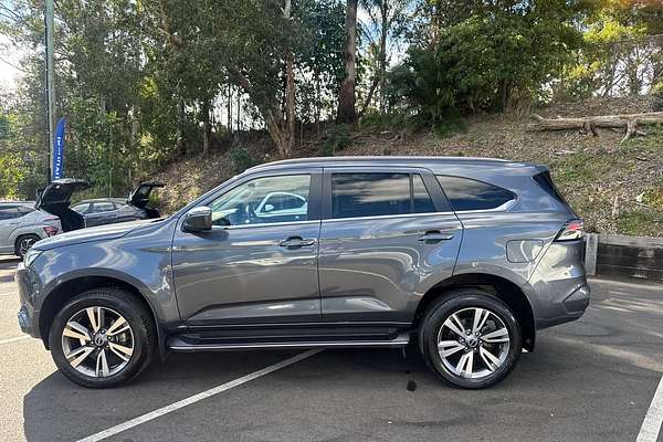 2022 Isuzu MU-X LS-T