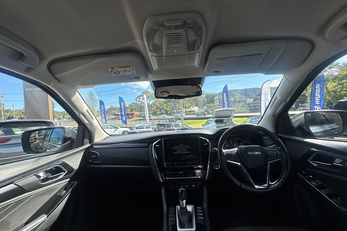 2022 Isuzu MU-X LS-T