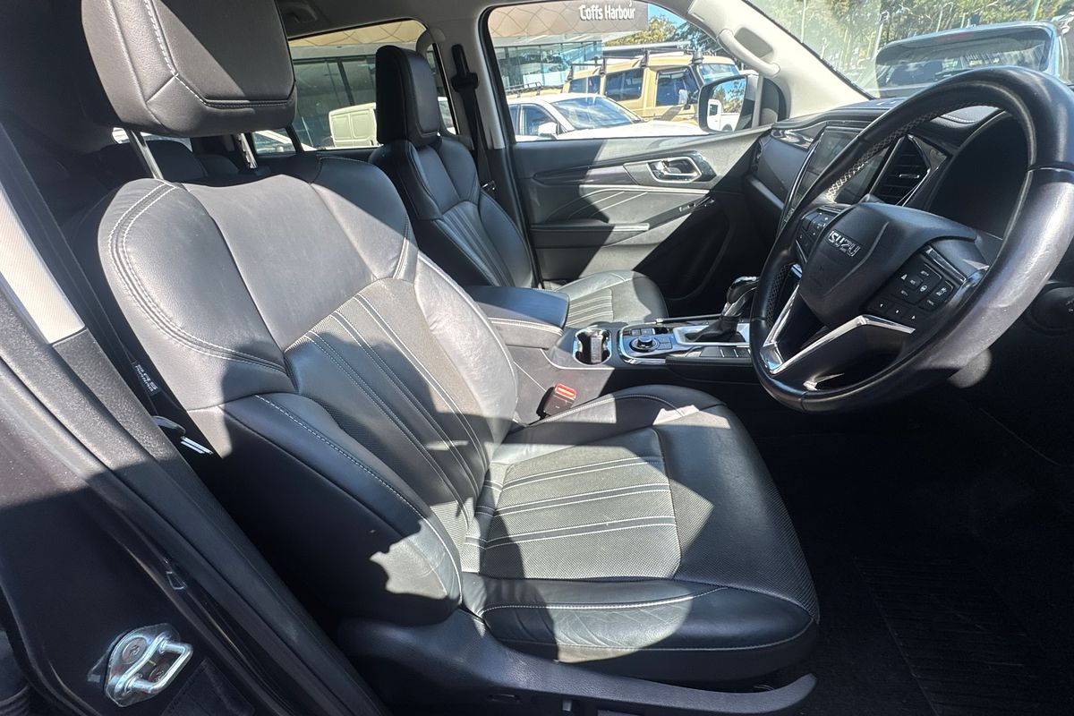 2022 Isuzu MU-X LS-T
