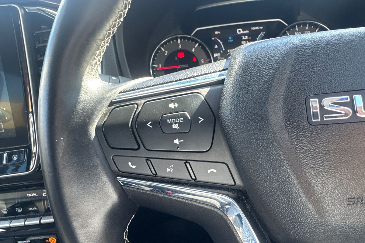 2022 Isuzu MU-X LS-T