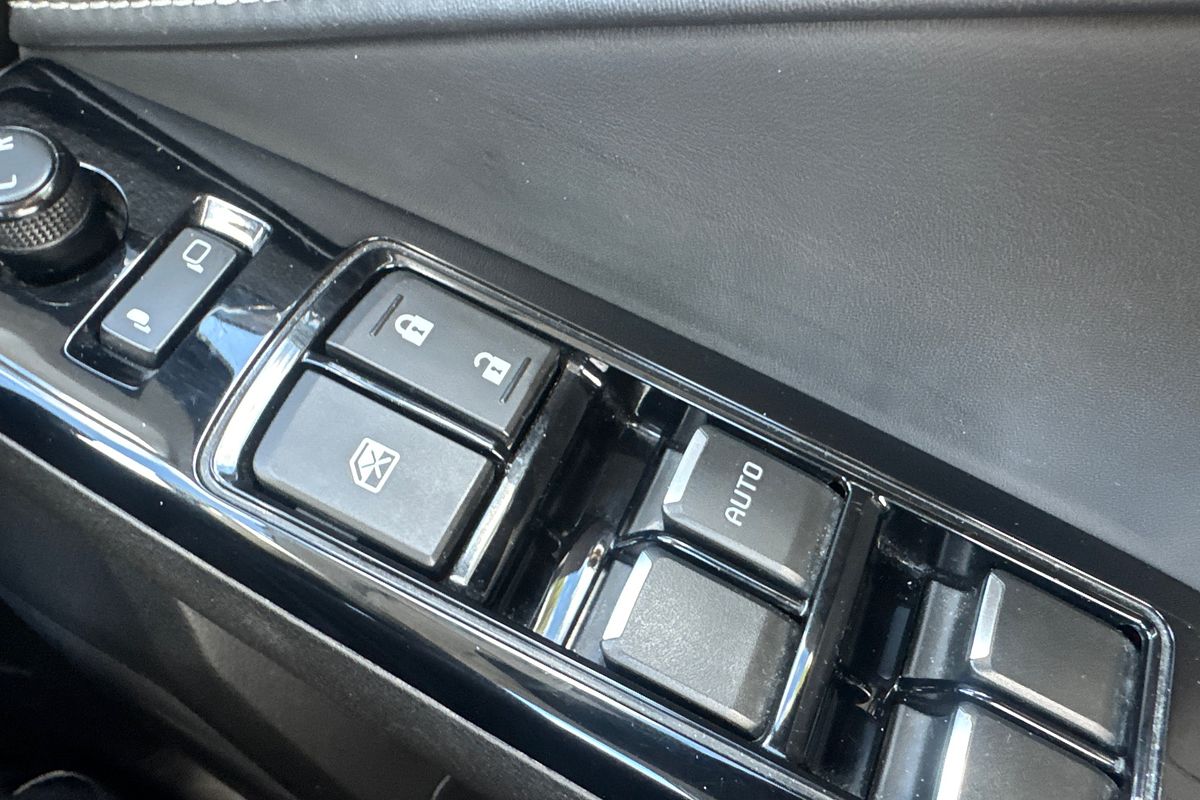 2022 Isuzu MU-X LS-T