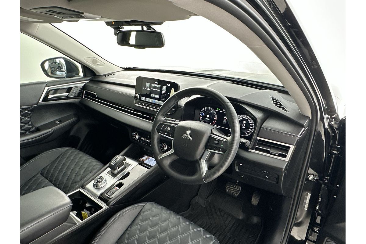 2024 Mitsubishi Outlander Exceed ZM