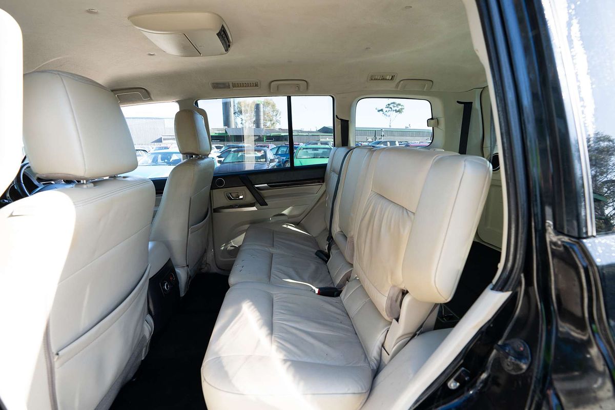 2012 Mitsubishi Pajero Exceed NW