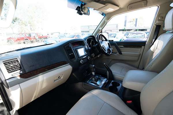 2012 Mitsubishi Pajero Exceed NW