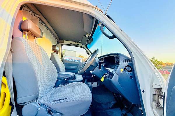 2004 Toyota Hiace RZH113R LWB