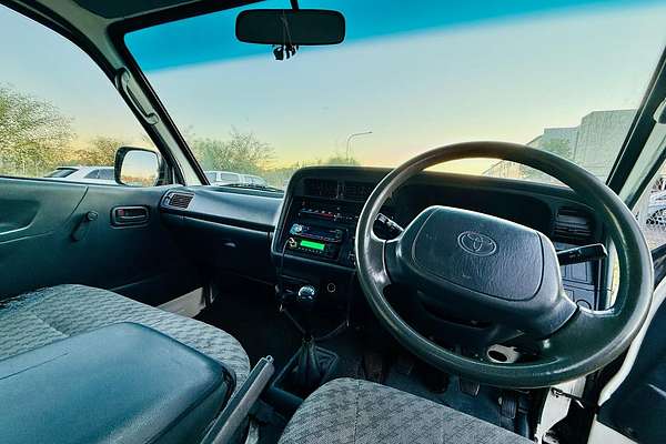 2004 Toyota Hiace RZH113R LWB