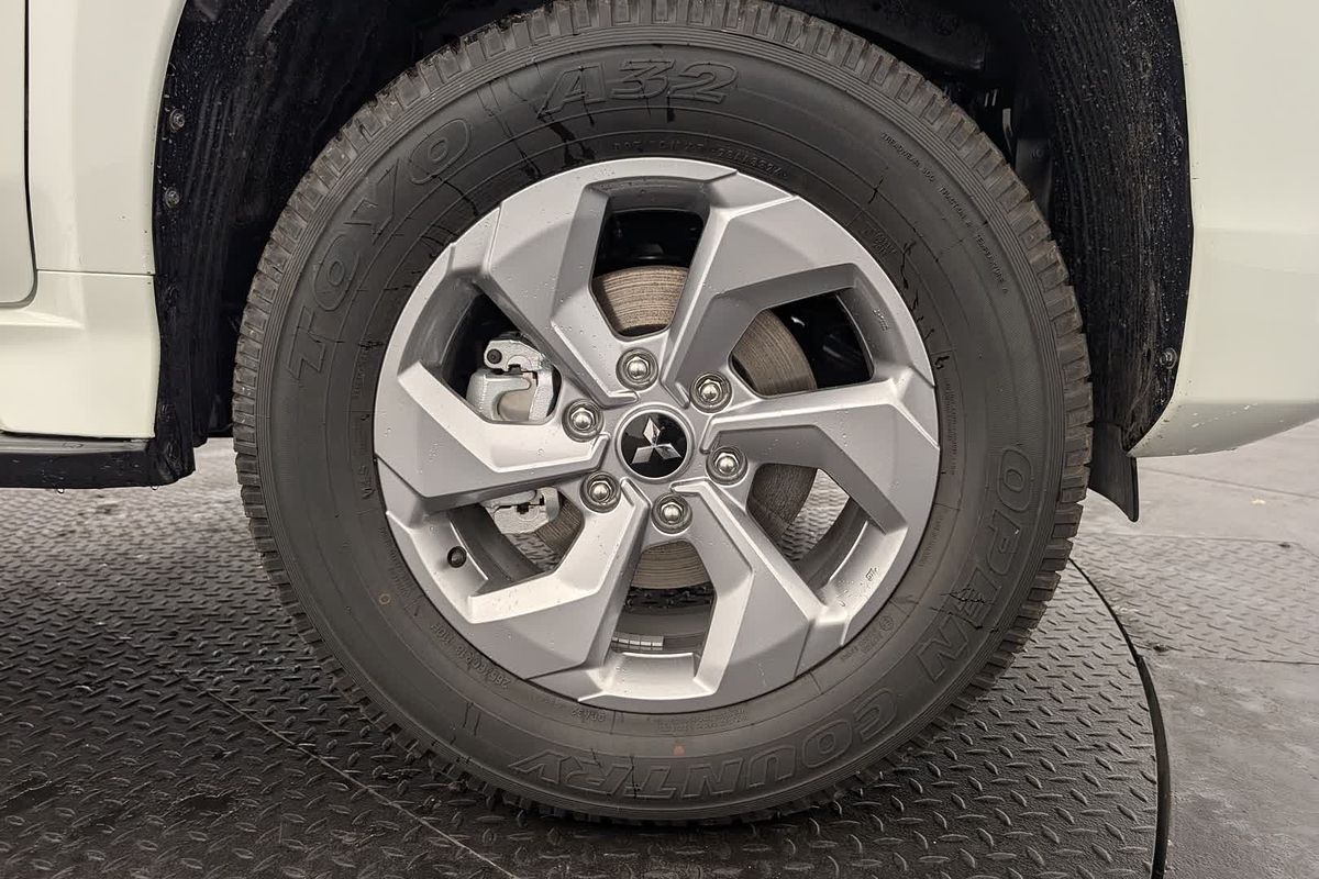 2025 Mitsubishi Pajero Sport GLX QG