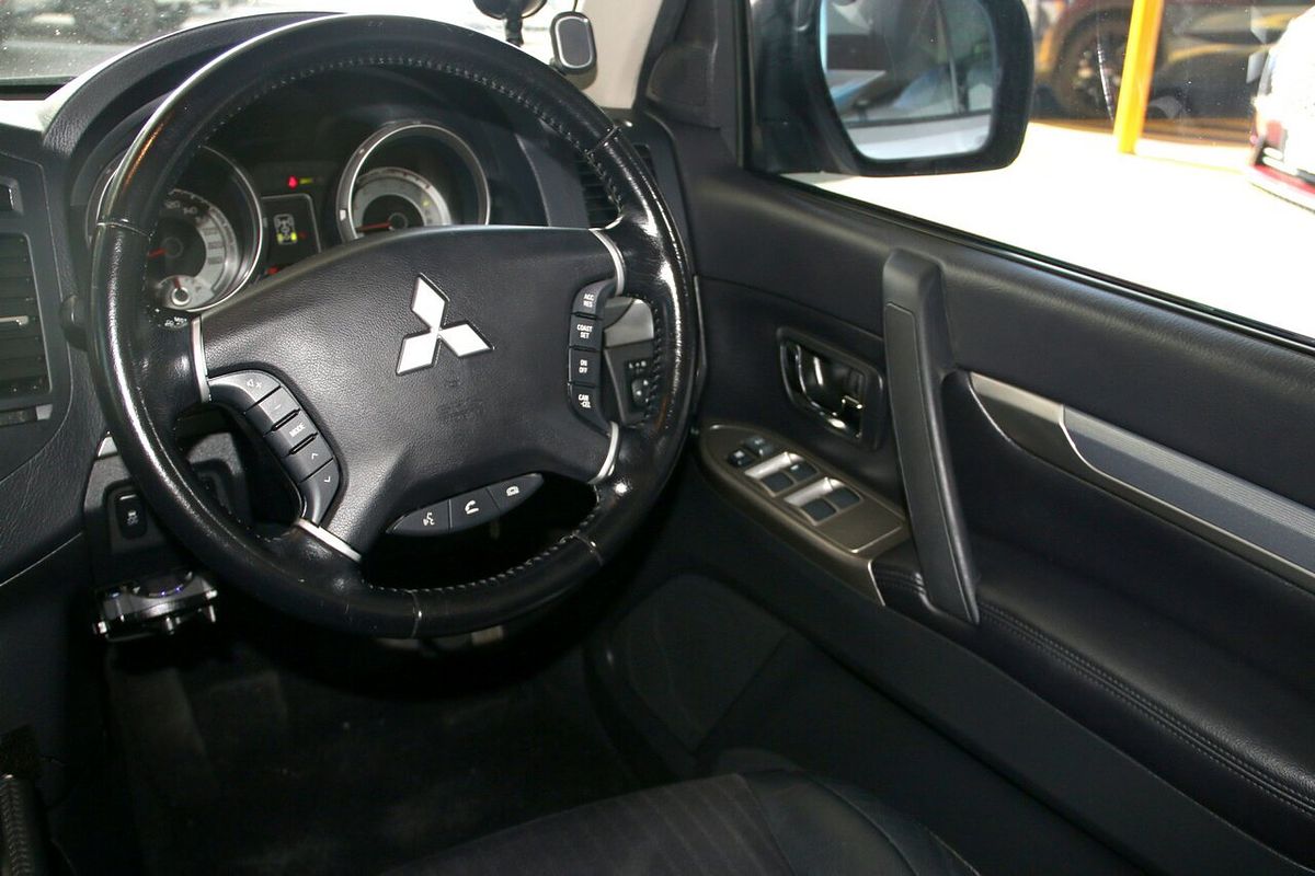 2012 Mitsubishi Pajero