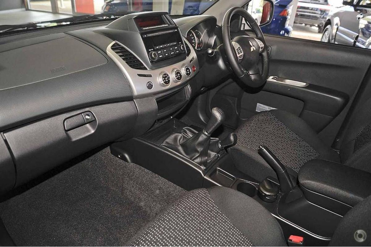 2015 Mitsubishi Triton GLX-R MN 4X4