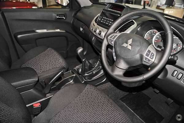 2015 Mitsubishi Triton GLX-R MN 4X4