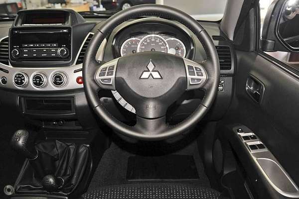 2015 Mitsubishi Triton GLX-R MN 4X4