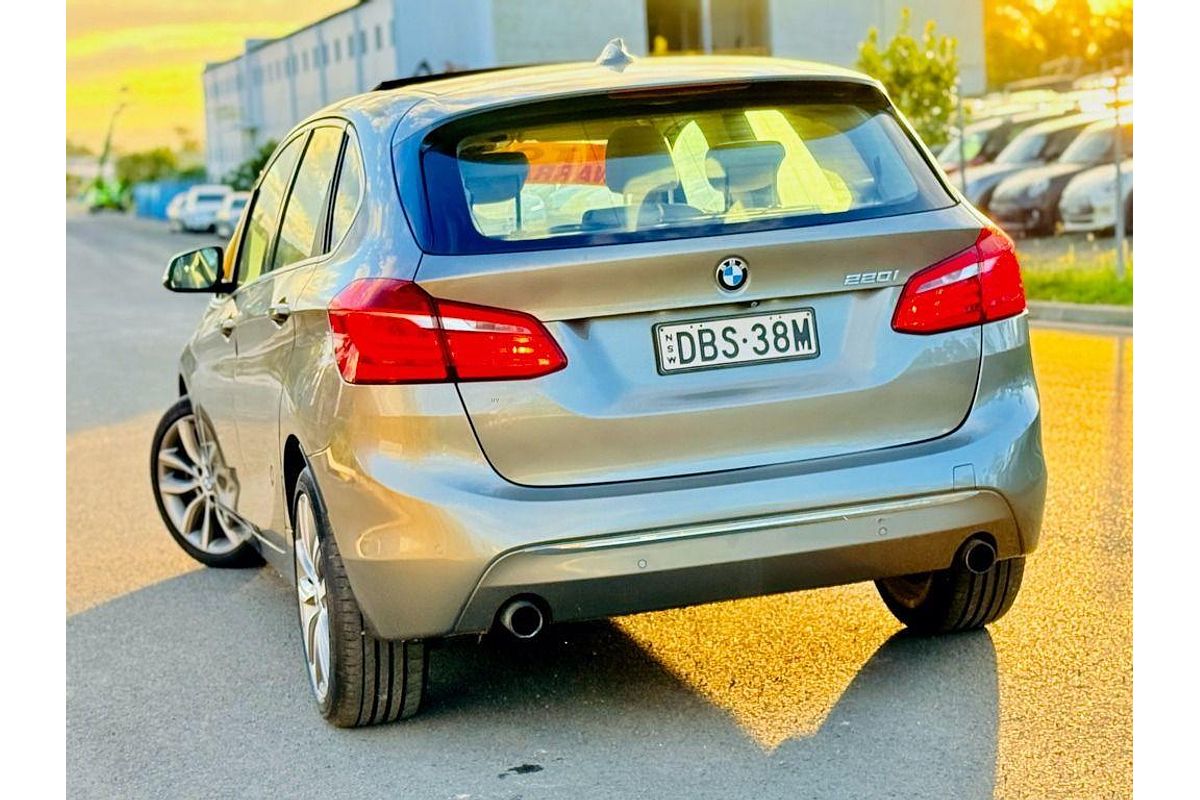 2015 BMW 2 Series 220i Sport Line F45