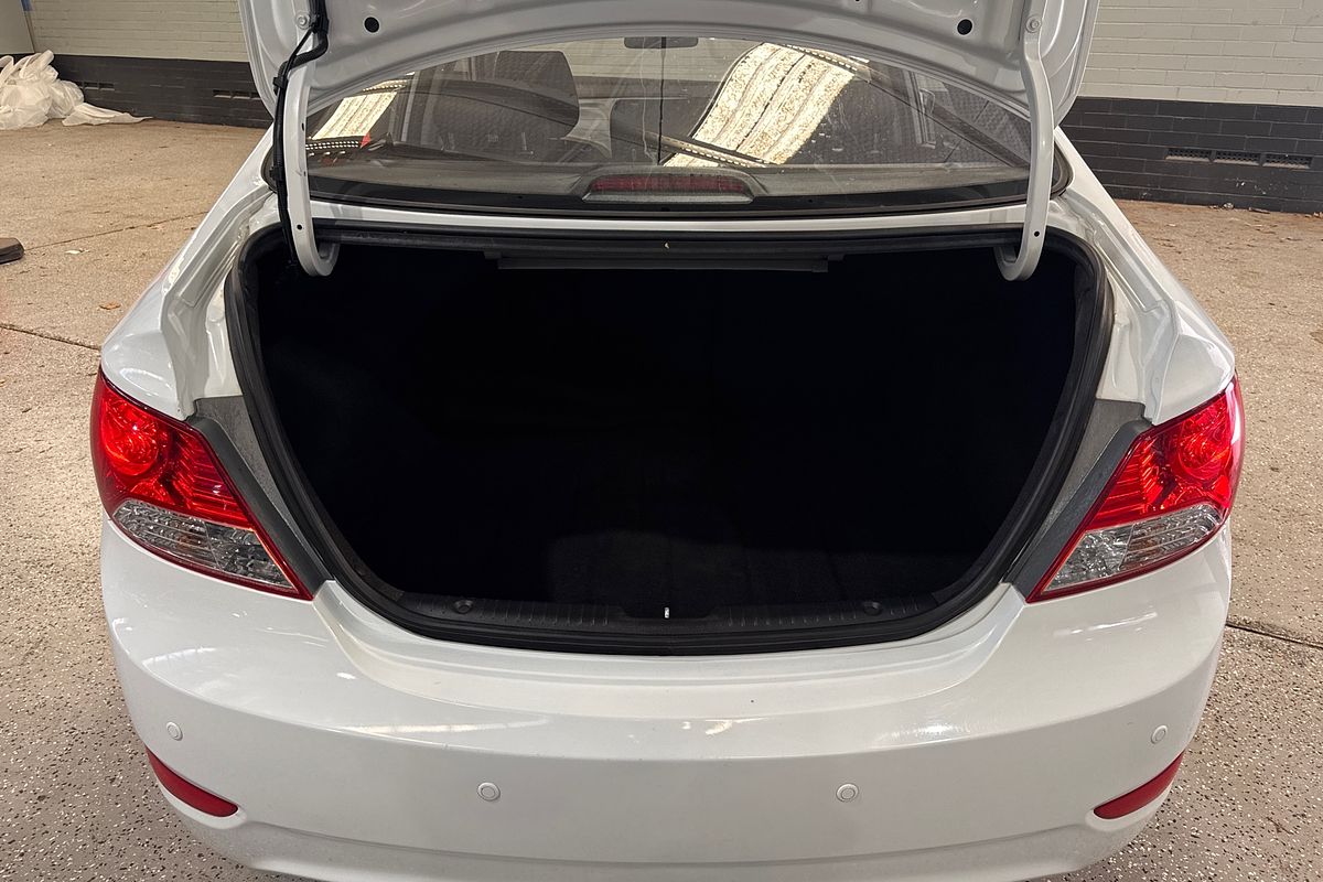 2013 Hyundai Accent Active RB