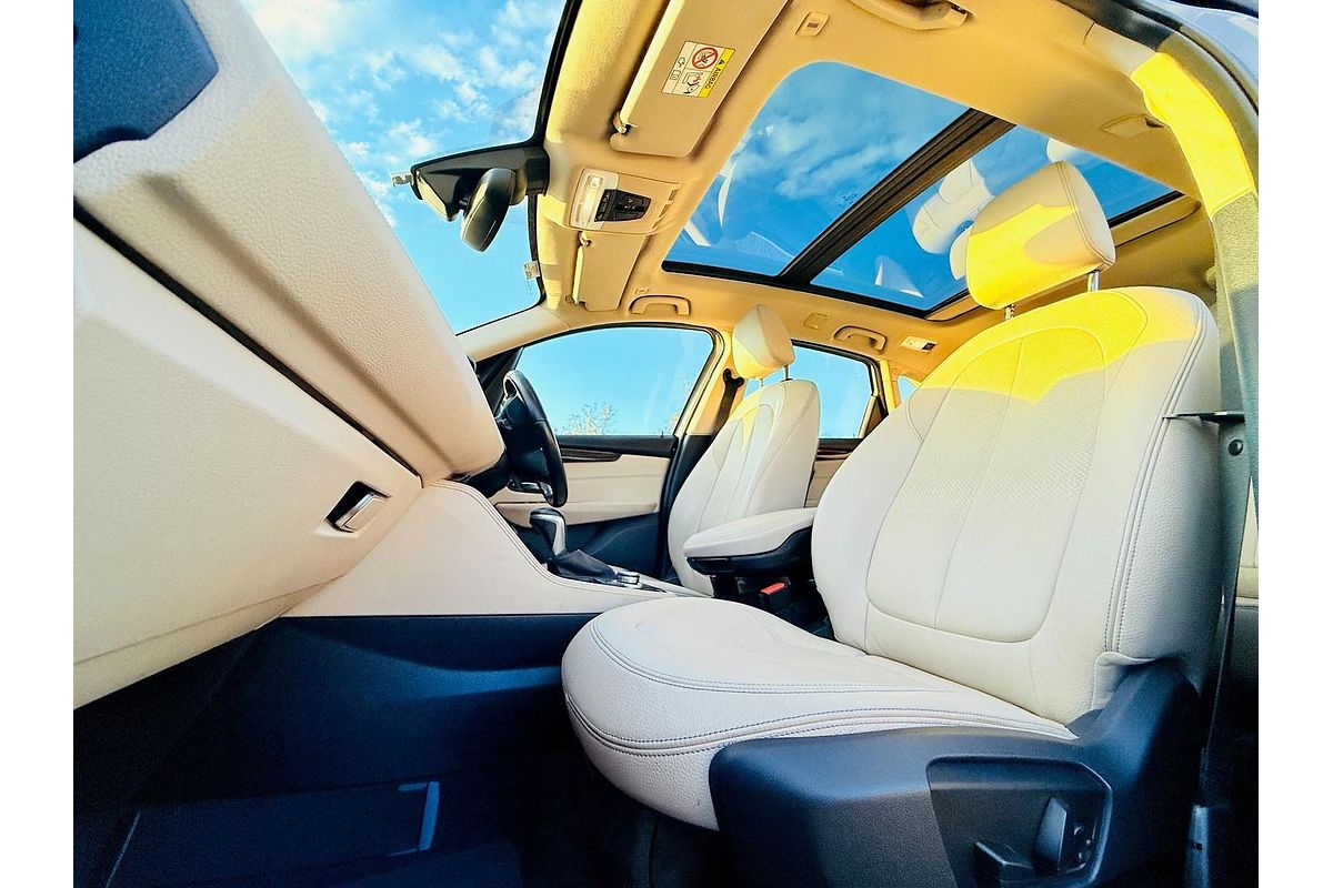2015 BMW 2 Series 220i Sport Line F45