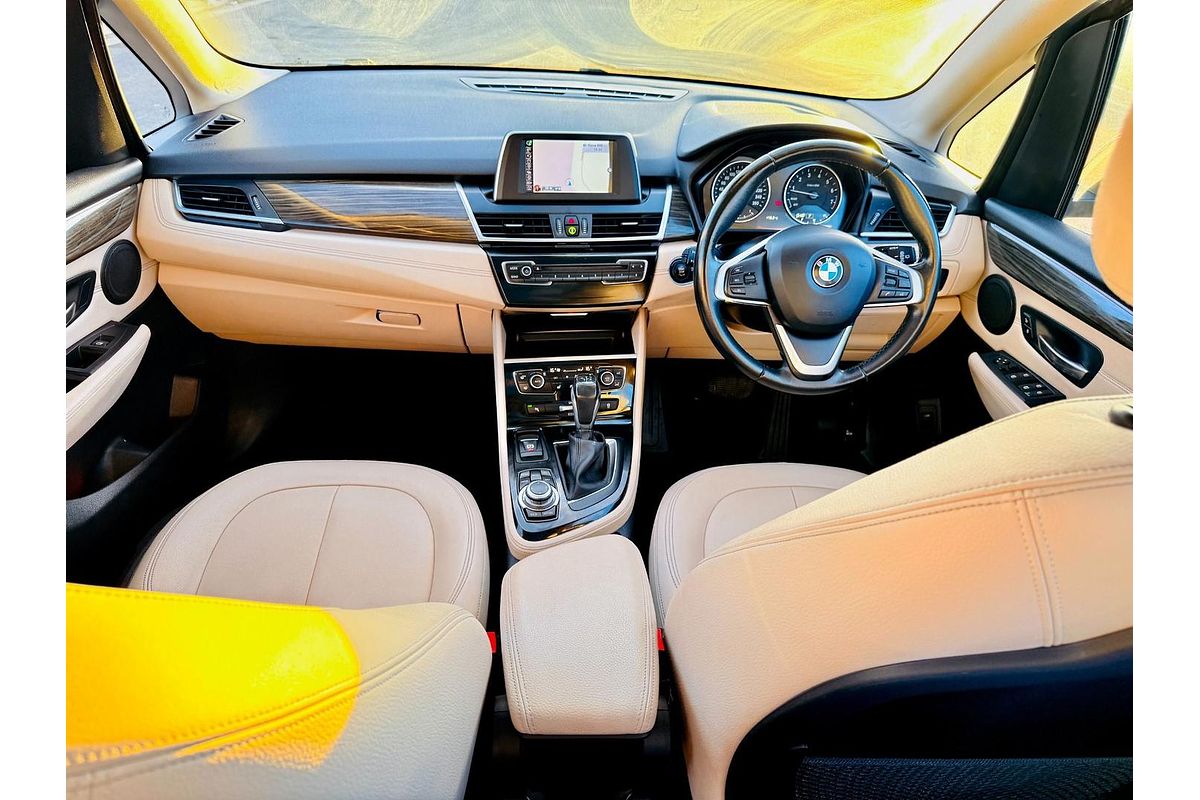 2015 BMW 2 Series 220i Sport Line F45