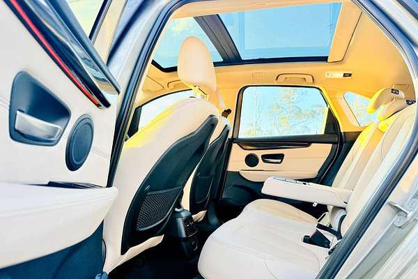 2015 BMW 2 Series 220i Sport Line F45