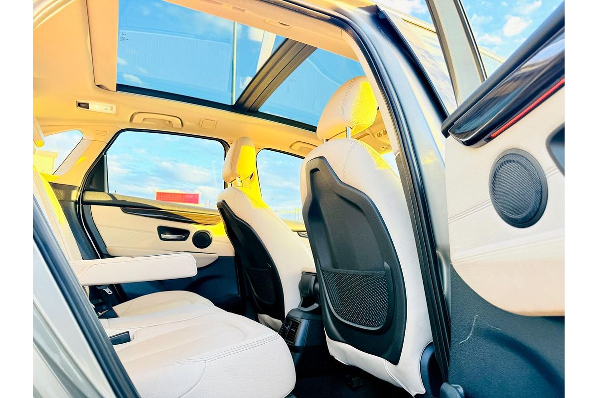 2015 BMW 2 Series 220i Sport Line F45