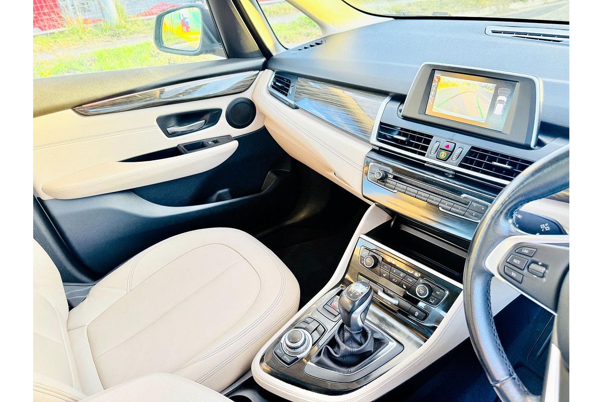 2015 BMW 2 Series 220i Sport Line F45